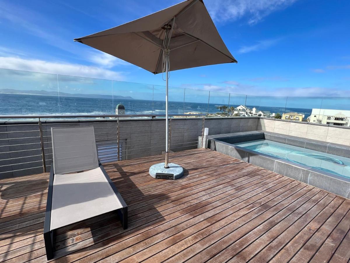 Hermanus Waterfront Apartment No 17 Bagian luar foto