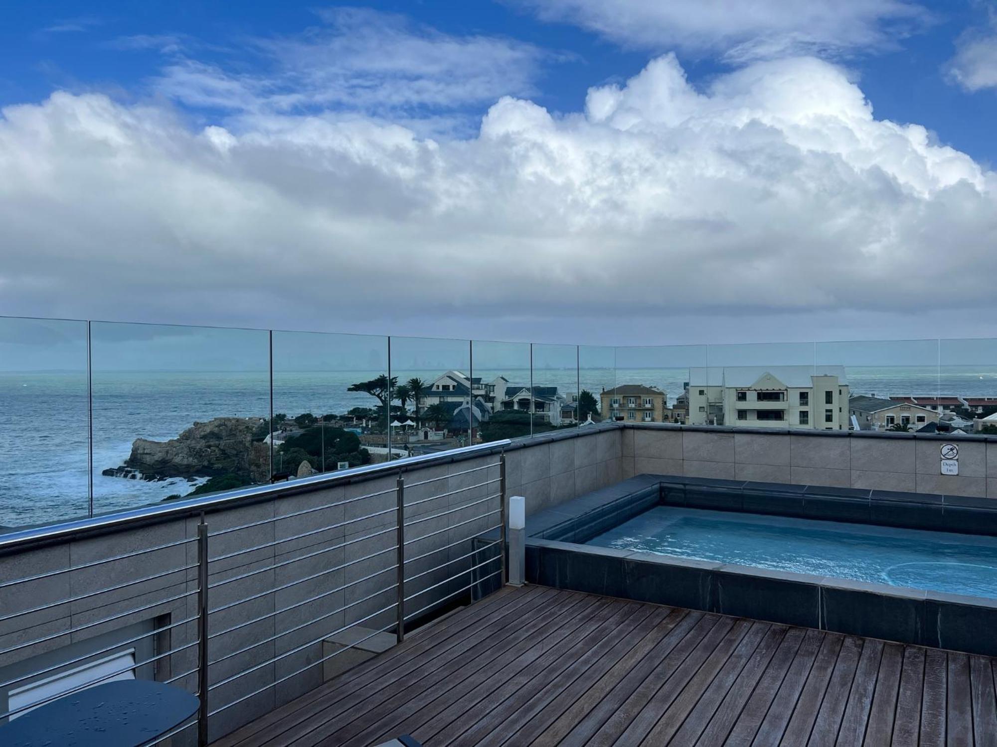 Hermanus Waterfront Apartment No 17 Bagian luar foto
