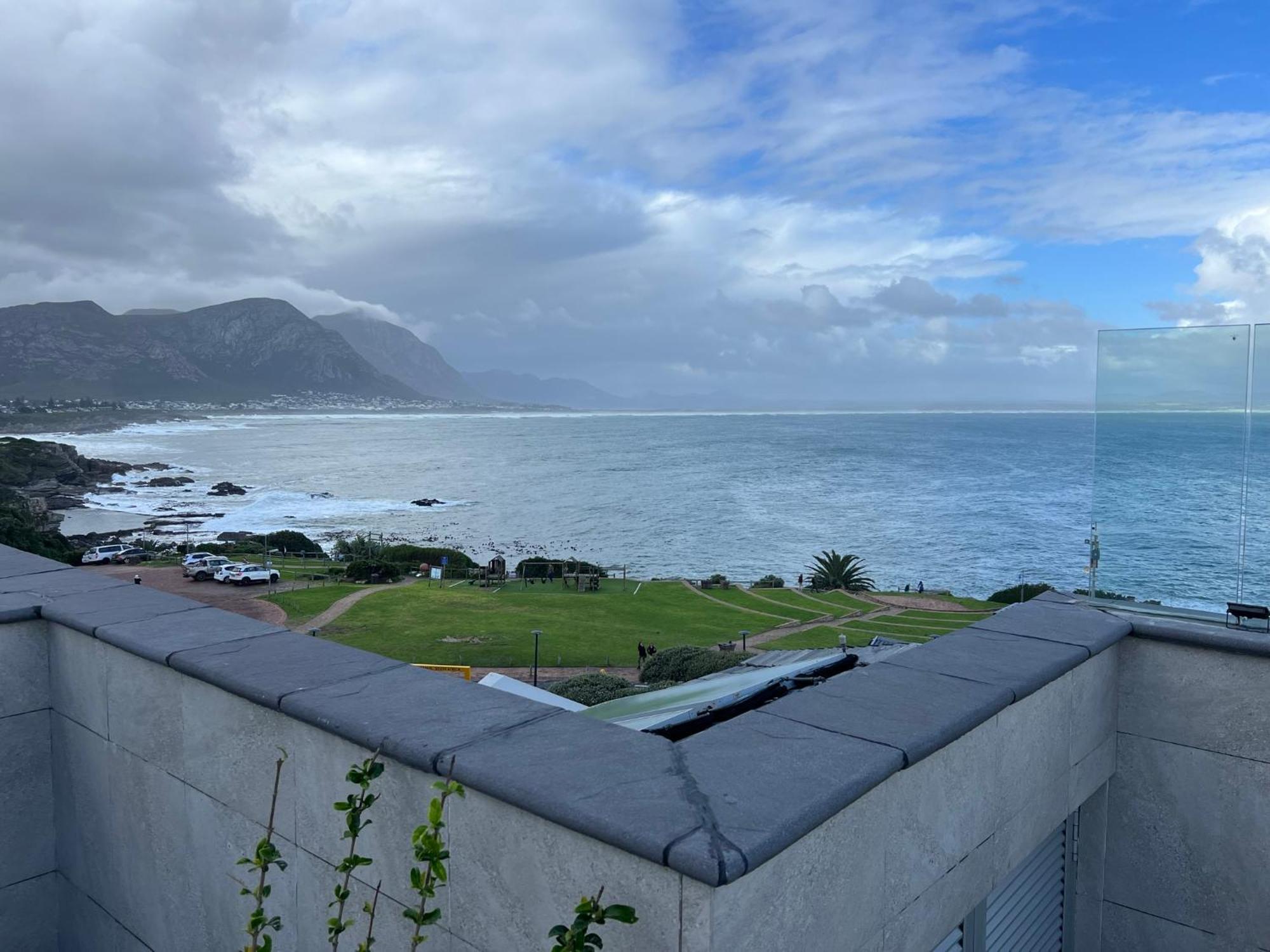 Hermanus Waterfront Apartment No 17 Bagian luar foto