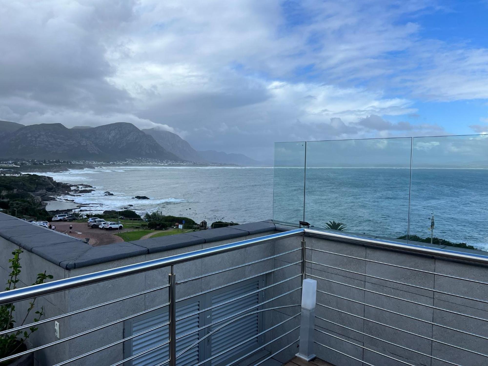 Hermanus Waterfront Apartment No 17 Bagian luar foto